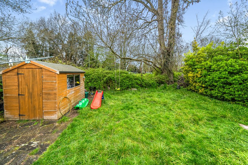 sold willow tree close london 69007 - Gibbs Gillespie