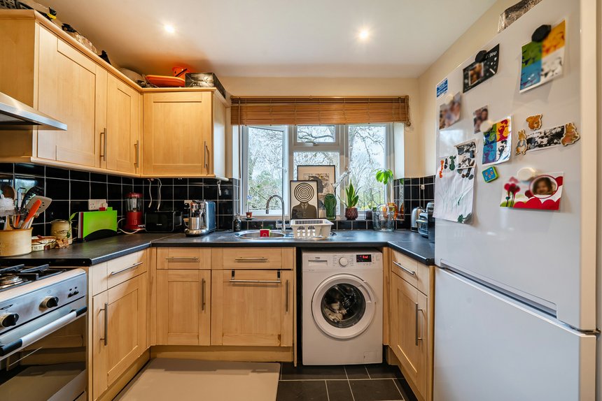 sold willow tree close london 69007 - Gibbs Gillespie