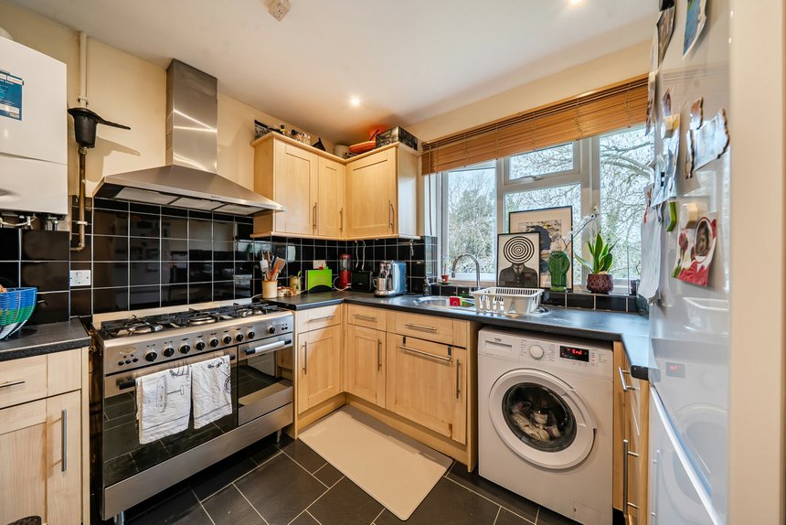 sold willow tree close london 69007 - Gibbs Gillespie
