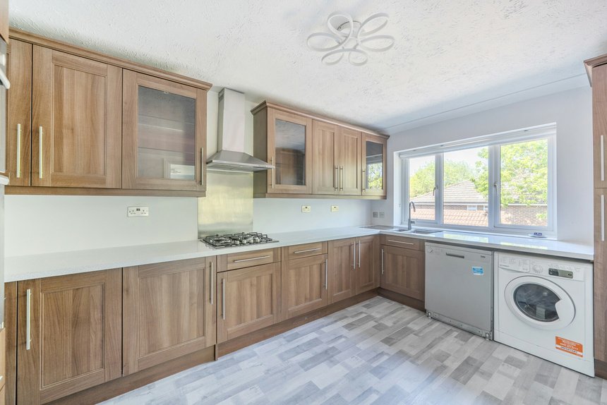 under offer eastbury avenue london 69316 - Gibbs Gillespie