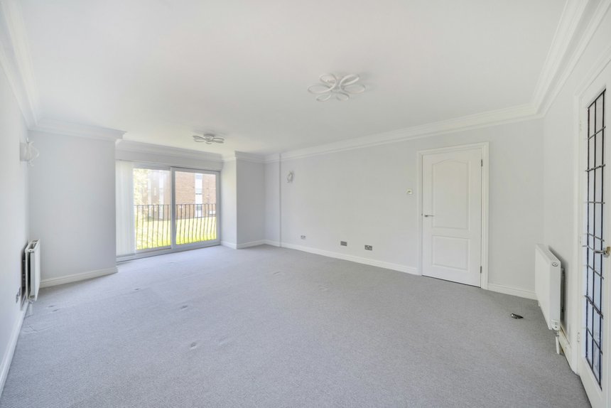under offer eastbury avenue london 69316 - Gibbs Gillespie