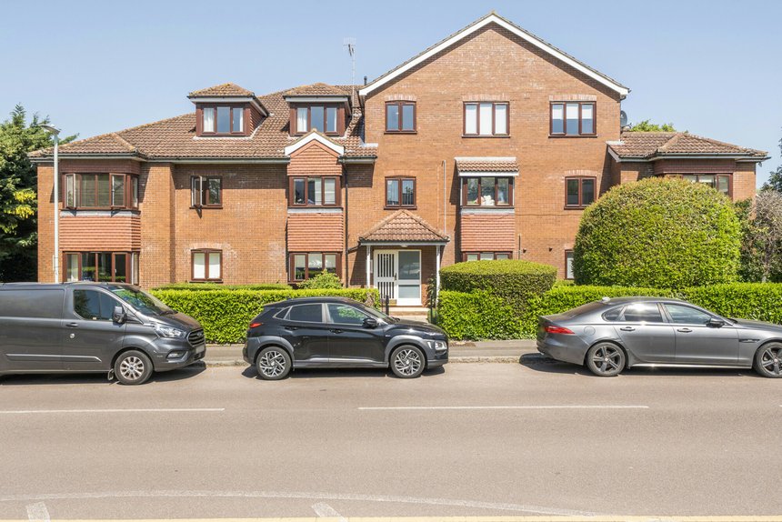 under offer eastbury avenue london 69316 - Gibbs Gillespie