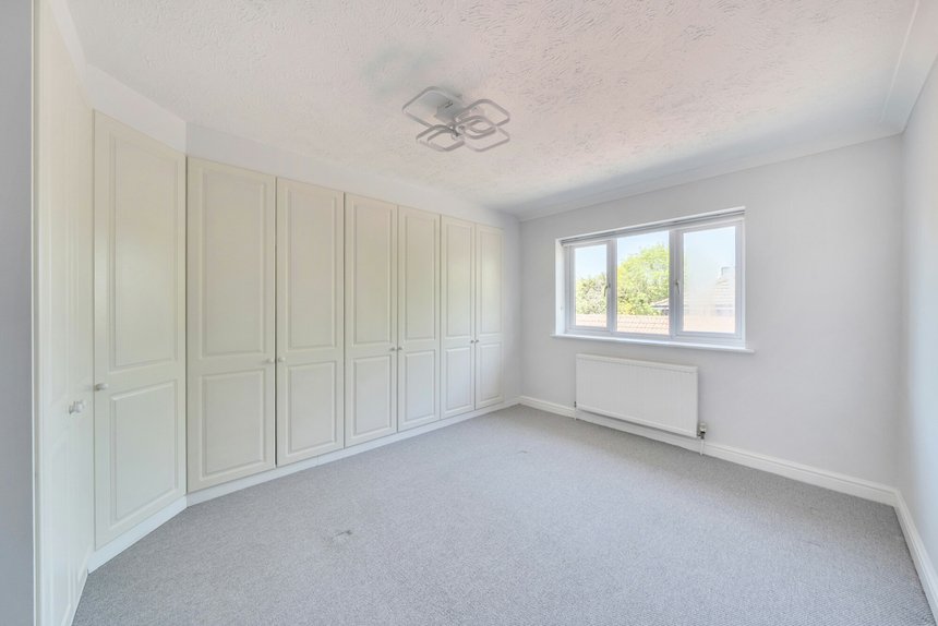 under offer eastbury avenue london 69316 - Gibbs Gillespie