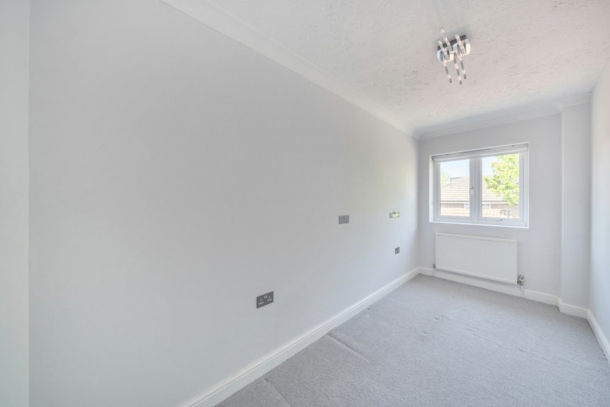 under offer eastbury avenue london 69316 - Gibbs Gillespie