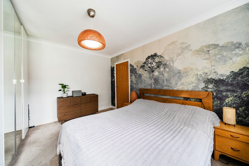 under offer field end road london 69425 - Gibbs Gillespie