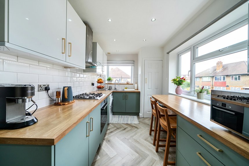 under offer field end road london 69425 - Gibbs Gillespie