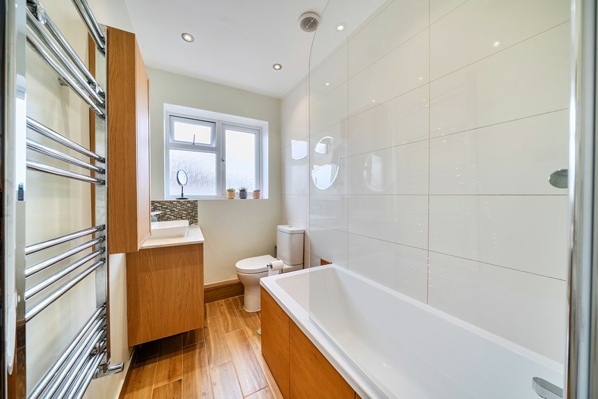 under offer field end road london 69425 - Gibbs Gillespie