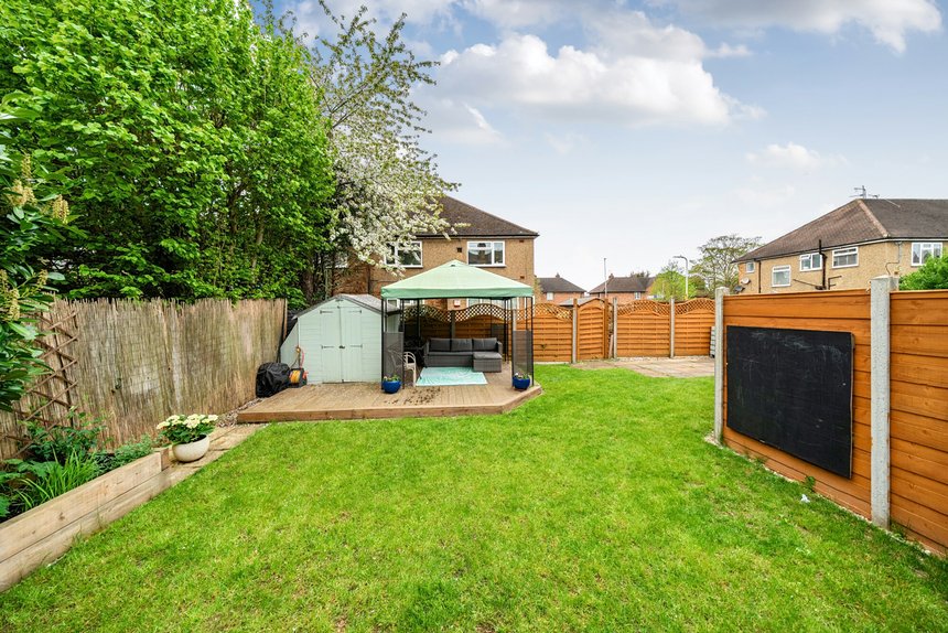 under offer field end road london 69425 - Gibbs Gillespie