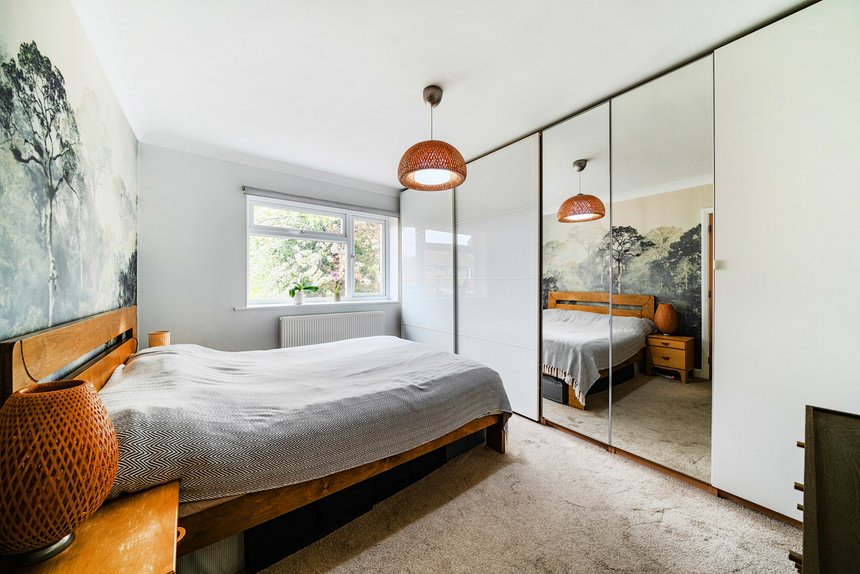 under offer field end road london 69425 - Gibbs Gillespie