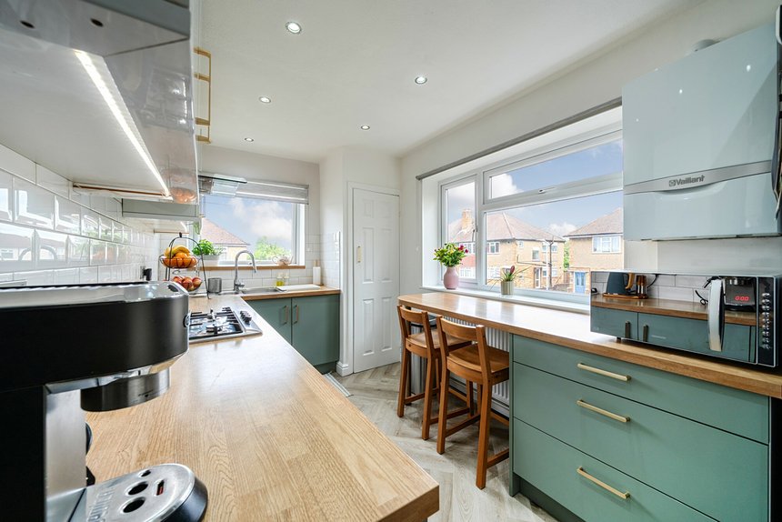under offer field end road london 69425 - Gibbs Gillespie