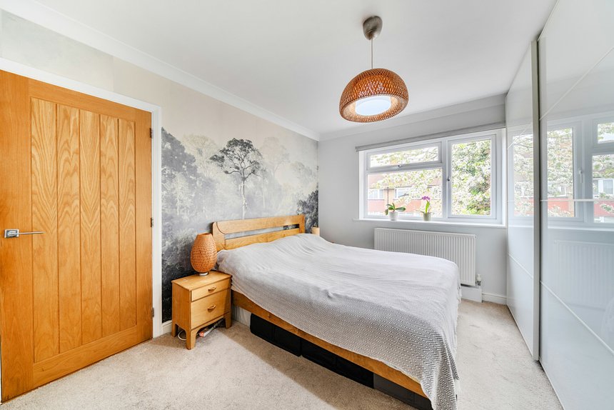 under offer field end road london 69425 - Gibbs Gillespie