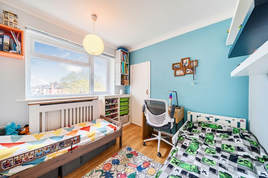 under offer field end road london 69425 - Gibbs Gillespie