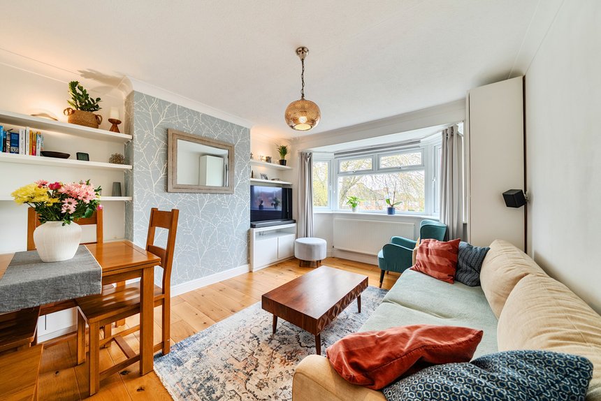 under offer field end road london 69425 - Gibbs Gillespie