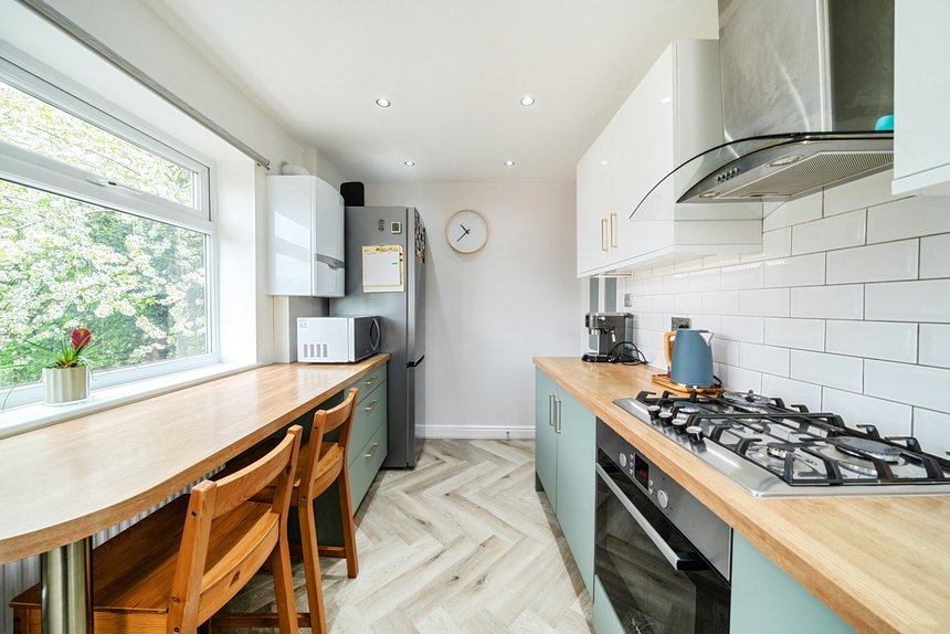 under offer field end road london 69425 - Gibbs Gillespie