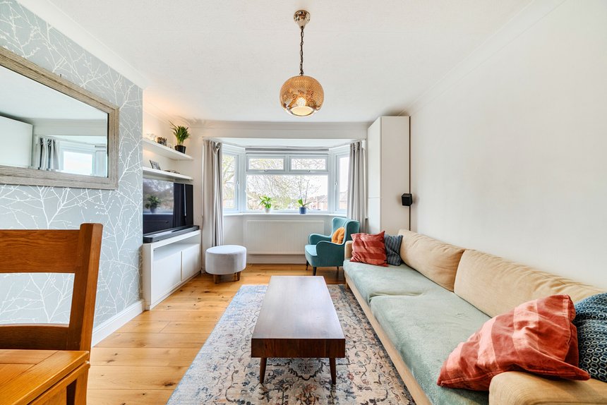 under offer field end road london 69425 - Gibbs Gillespie
