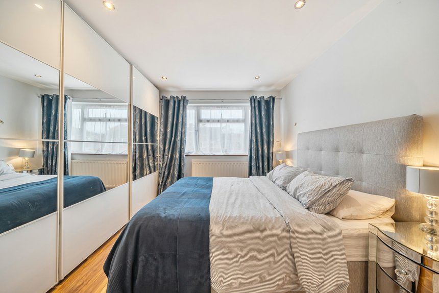 sold hawthorn farm avenue london 69490 - Gibbs Gillespie