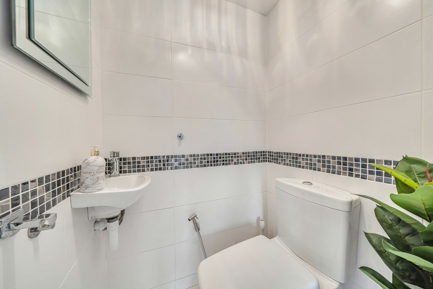 sold hawthorn farm avenue london 69490 - Gibbs Gillespie