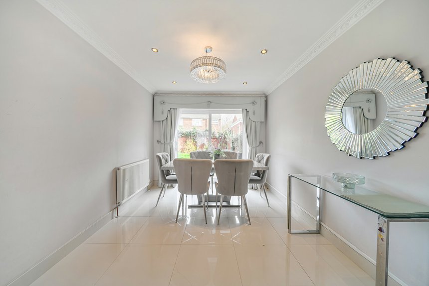 sold hawthorn farm avenue london 69490 - Gibbs Gillespie
