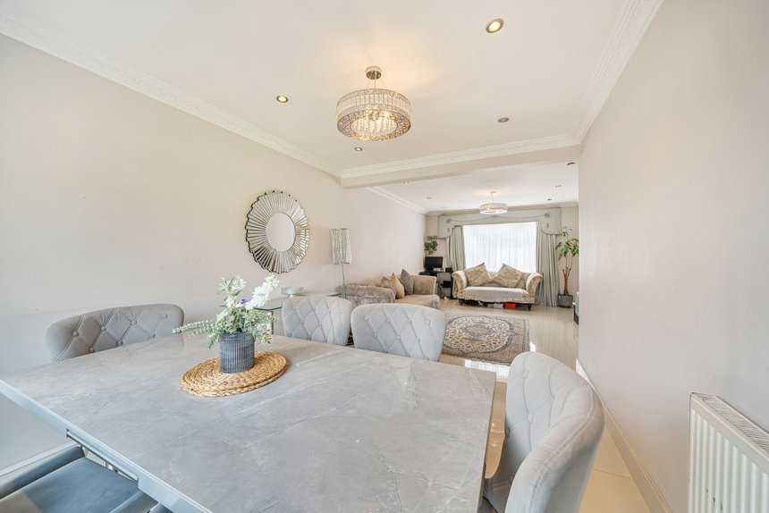 sold hawthorn farm avenue london 69490 - Gibbs Gillespie