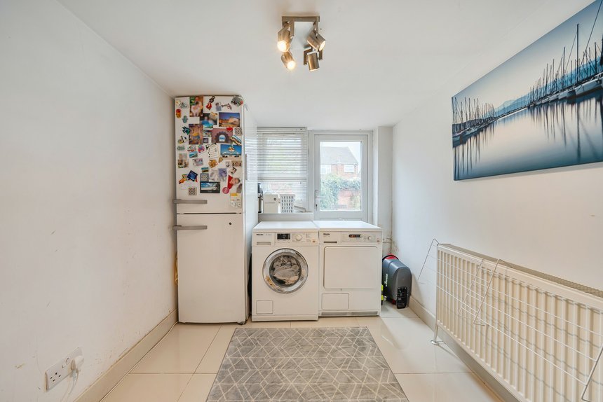sold hawthorn farm avenue london 69490 - Gibbs Gillespie