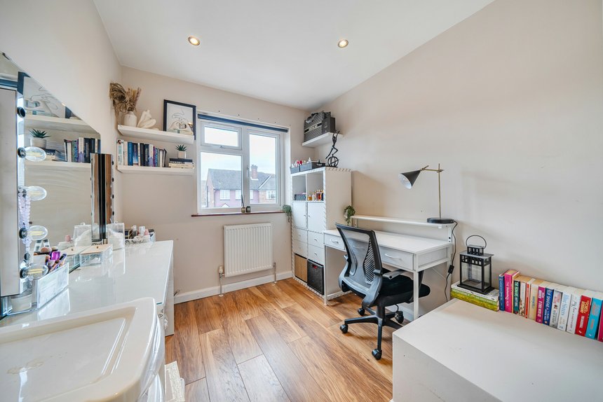 sold hawthorn farm avenue london 69490 - Gibbs Gillespie
