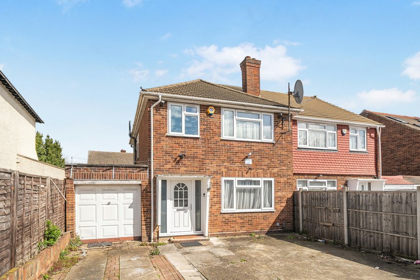 sold hawthorn farm avenue london 69490 - Gibbs Gillespie