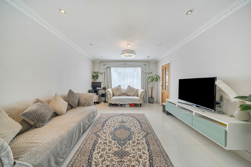 sold hawthorn farm avenue london 69490 - Gibbs Gillespie
