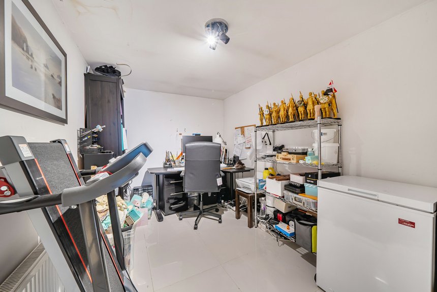 sold hawthorn farm avenue london 69490 - Gibbs Gillespie