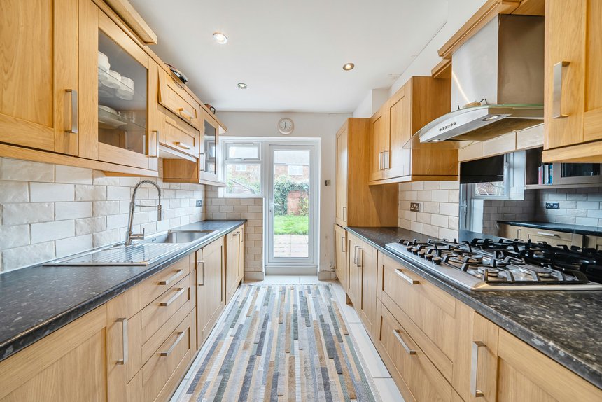 sold hawthorn farm avenue london 69490 - Gibbs Gillespie