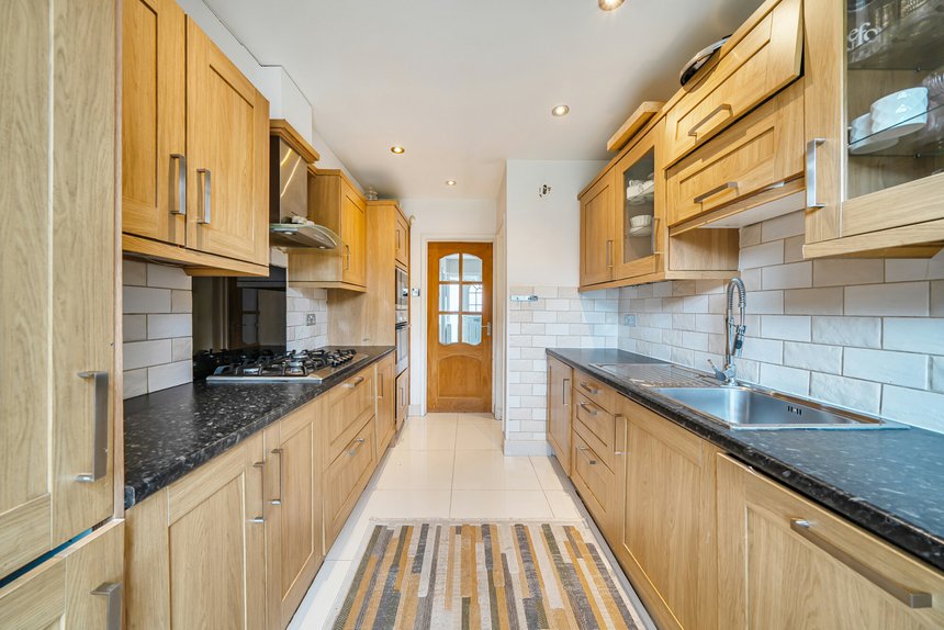 sold hawthorn farm avenue london 69490 - Gibbs Gillespie