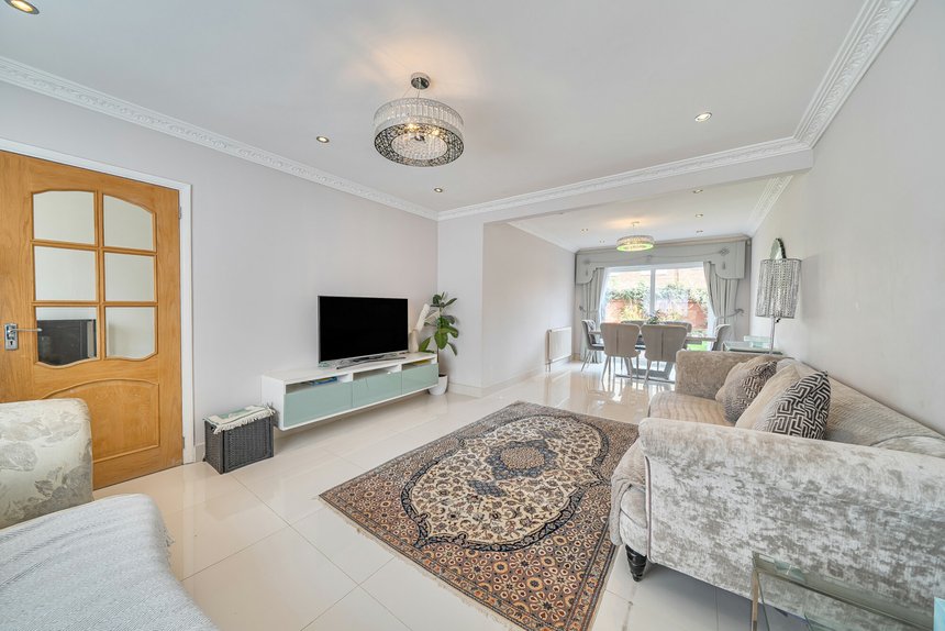 sold hawthorn farm avenue london 69490 - Gibbs Gillespie