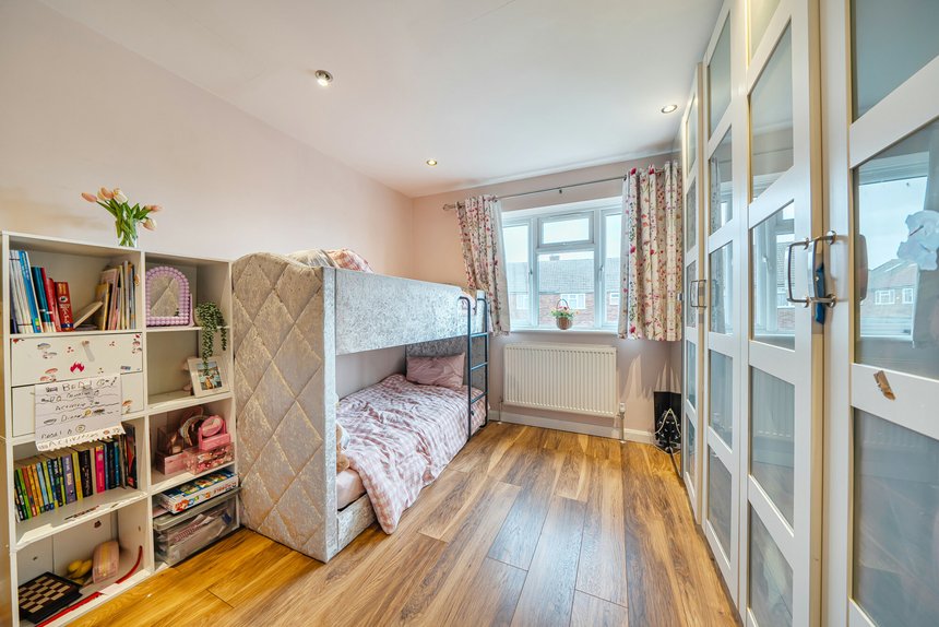 sold hawthorn farm avenue london 69490 - Gibbs Gillespie