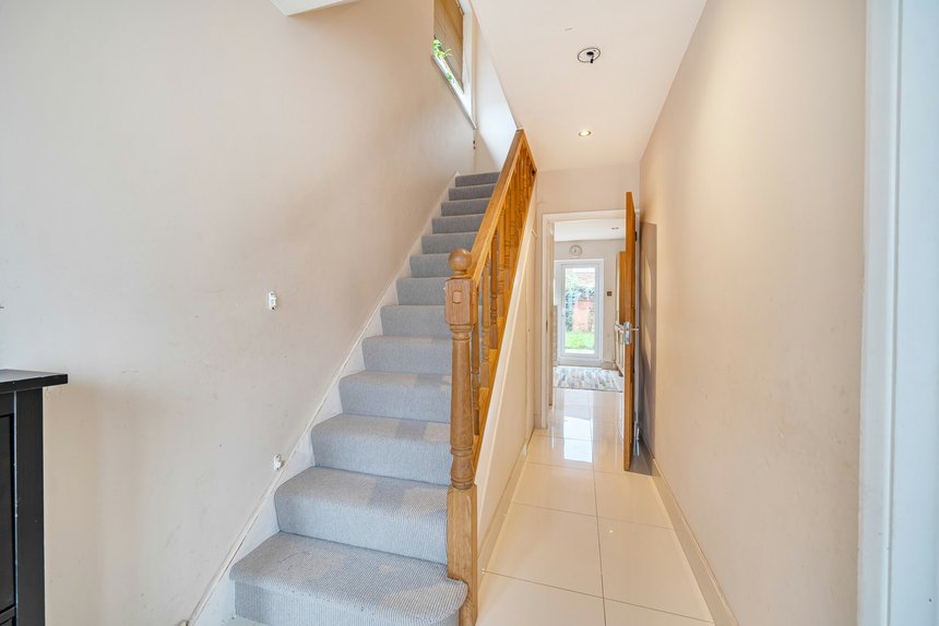 sold hawthorn farm avenue london 69490 - Gibbs Gillespie