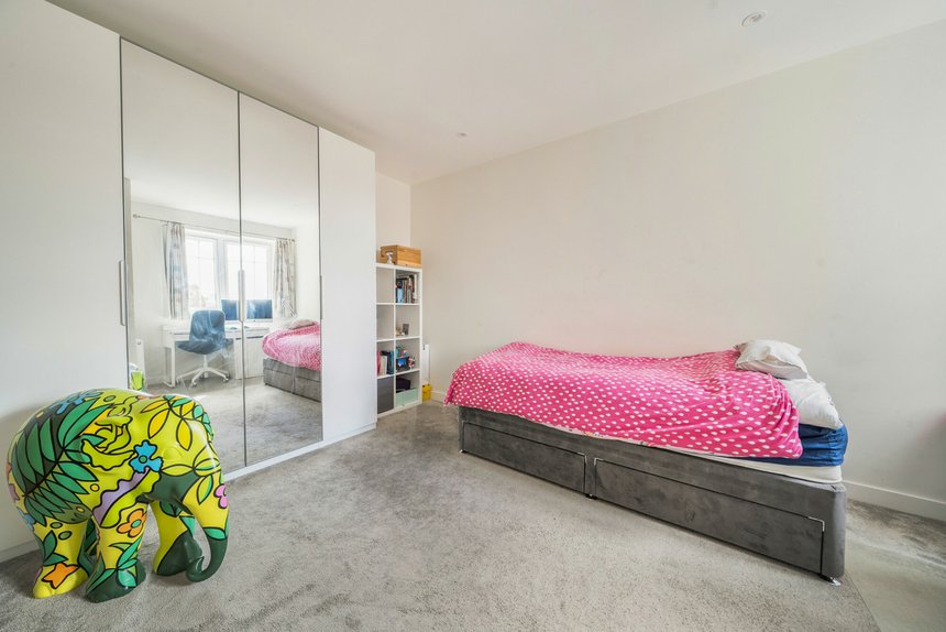 for sale wharf lane london 69493 - Gibbs Gillespie