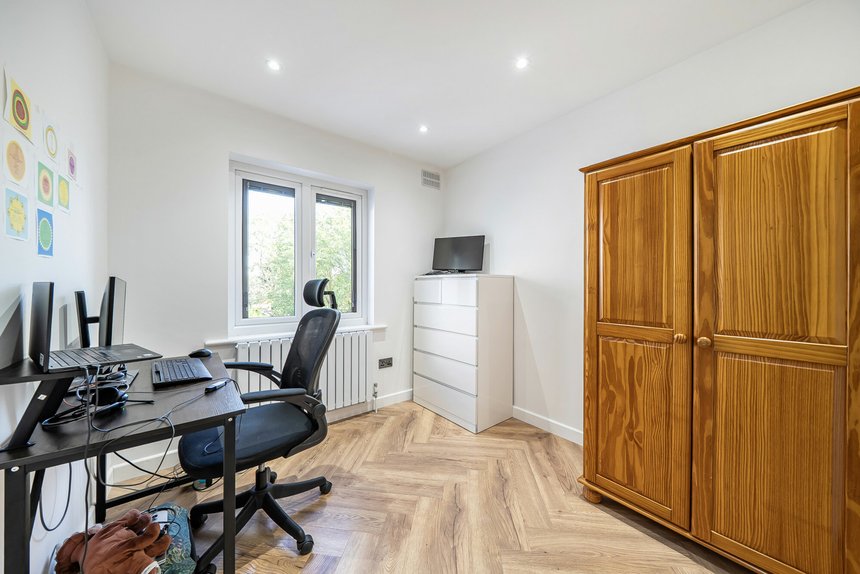 under offer dawlish drive london 69709 - Gibbs Gillespie