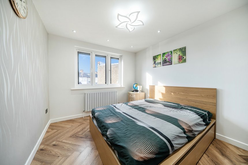under offer dawlish drive london 69709 - Gibbs Gillespie