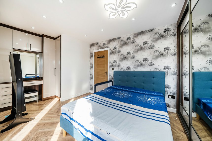 under offer dawlish drive london 69709 - Gibbs Gillespie