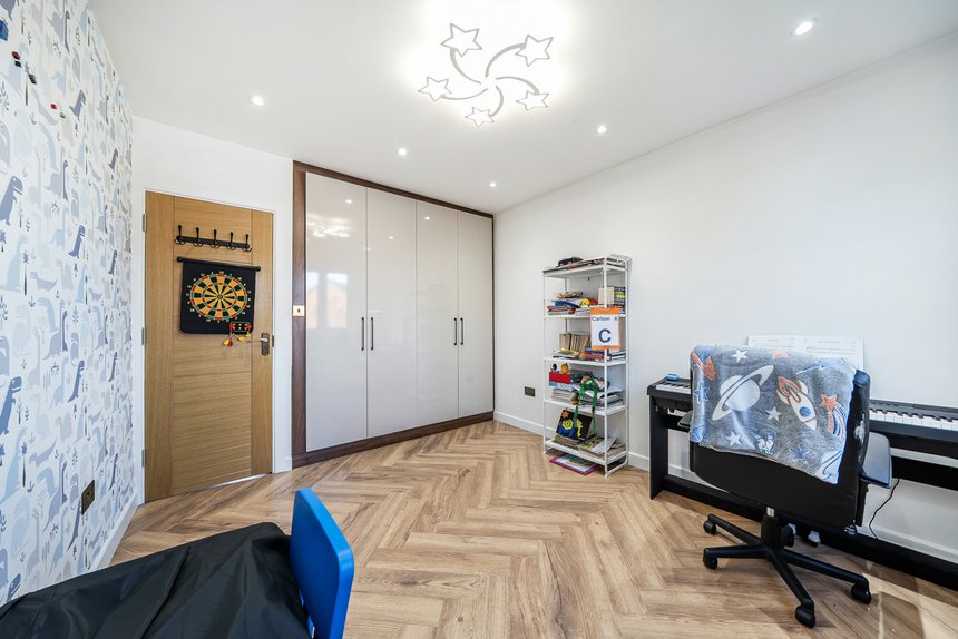 under offer dawlish drive london 69709 - Gibbs Gillespie