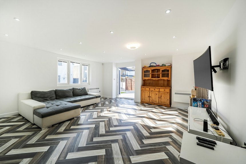 under offer dawlish drive london 69709 - Gibbs Gillespie
