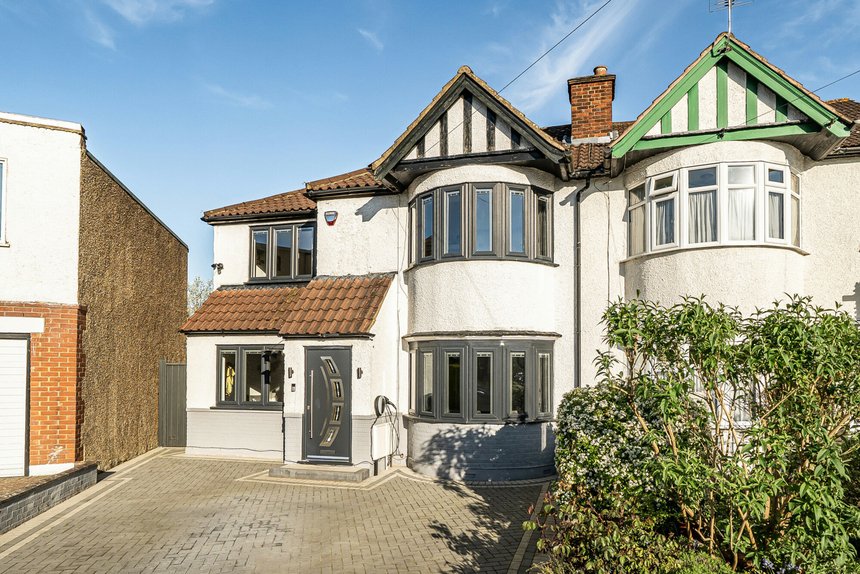 under offer dawlish drive london 69709 - Gibbs Gillespie
