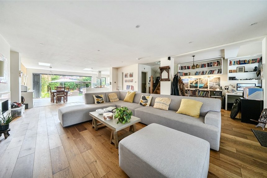 for sale oakwood crescent london 69987 - Gibbs Gillespie