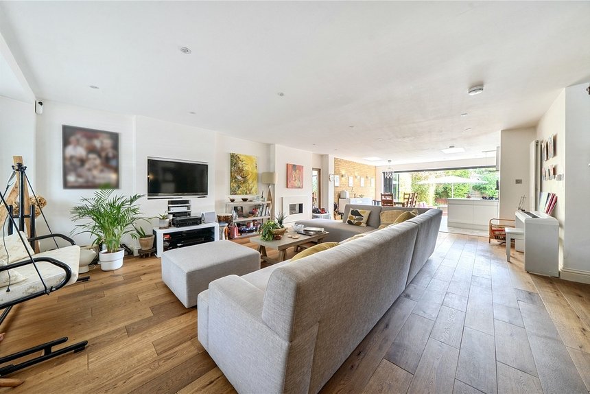 for sale oakwood crescent london 69987 - Gibbs Gillespie