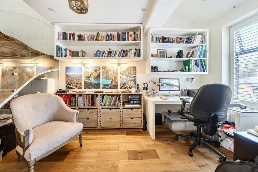 for sale oakwood crescent london 69987 - Gibbs Gillespie