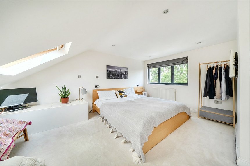 for sale oakwood crescent london 69987 - Gibbs Gillespie