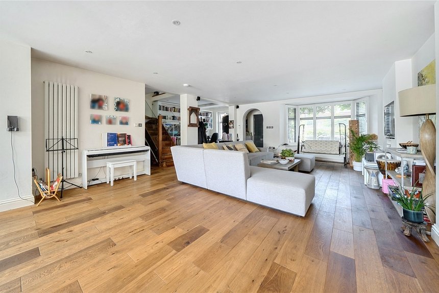 for sale oakwood crescent london 69987 - Gibbs Gillespie