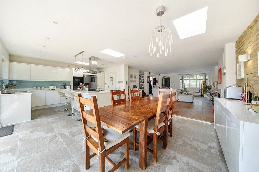 for sale oakwood crescent london 69987 - Gibbs Gillespie