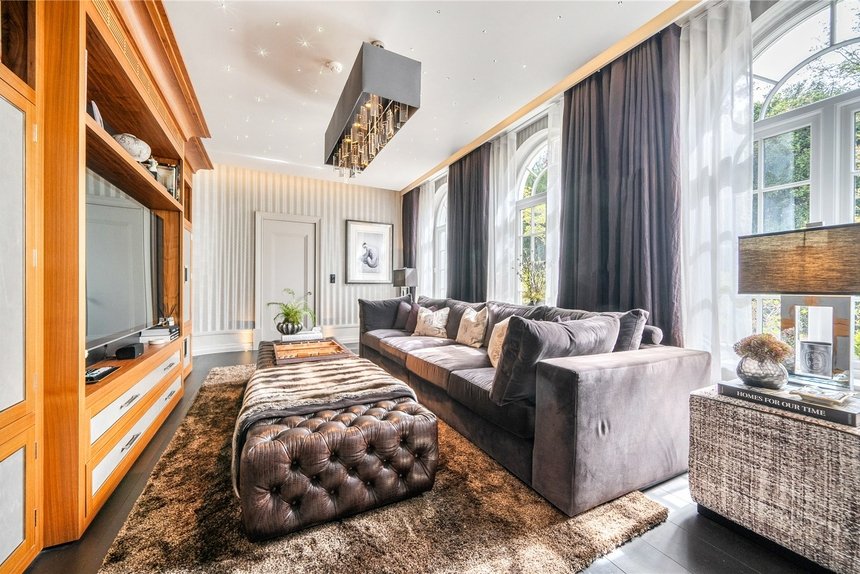 under offer priory drive london 70078 - Gibbs Gillespie