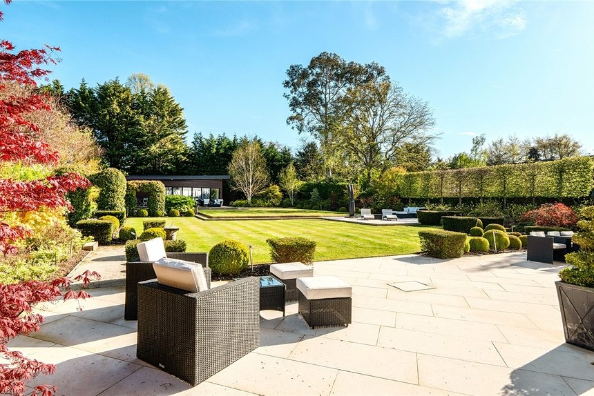 under offer priory drive london 70078 - Gibbs Gillespie