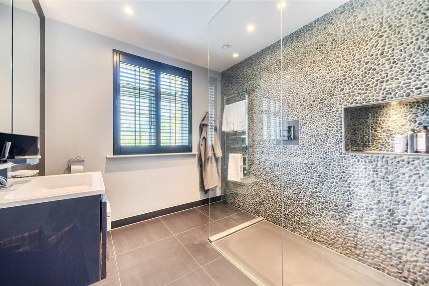 under offer priory drive london 70078 - Gibbs Gillespie