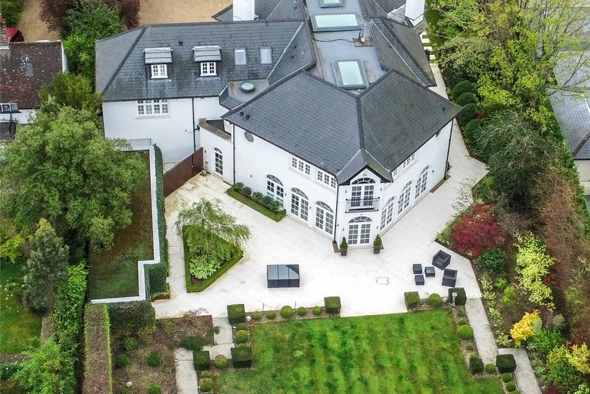 under offer priory drive london 70078 - Gibbs Gillespie